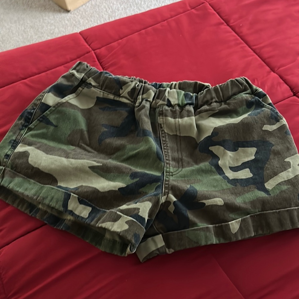 COPY - Camo shorts with pockets